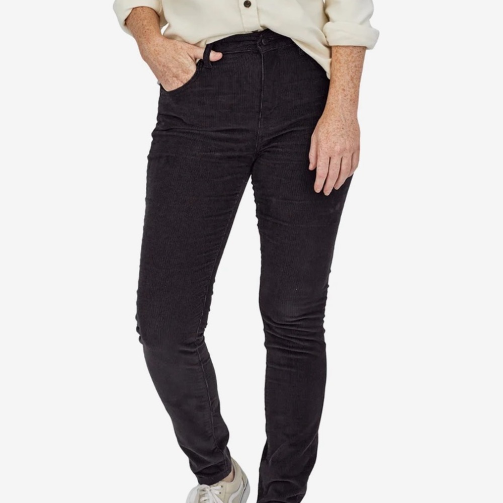 🏔Patagonia dark gray corduroy pants.